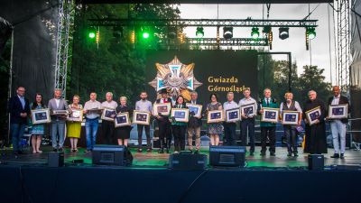 Replika Gwiazdy Górnośląskiej dla osób zaangażowanych w organizację obchodów 100-lecia Powstań Śląskich